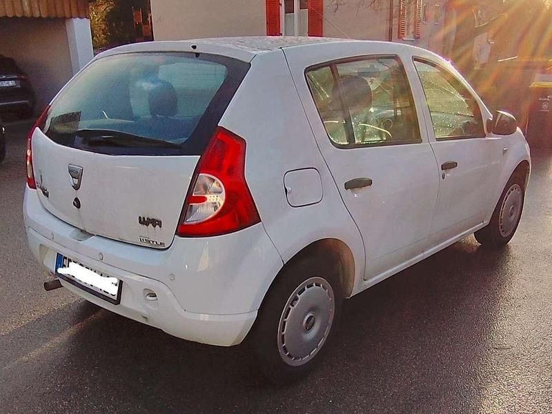 Gebraucht Dacia Sandero 75 PS (55 kW) 2009 Weiß Limousine