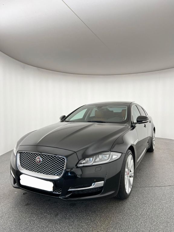 Schwarz Gebraucht 2015 Jaguar XJ Premium Luxury Limousine | 17.890 € (Fairer Preis) - Bild 1/4