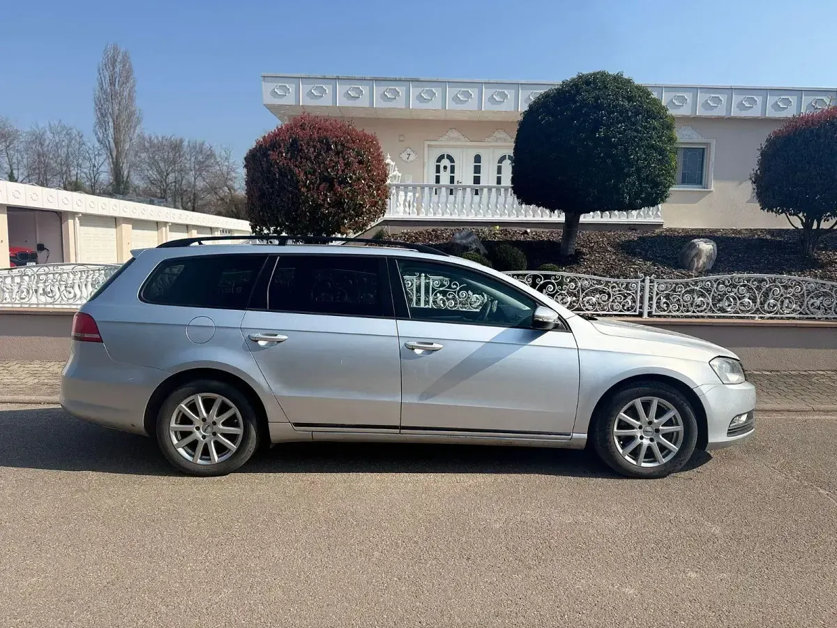 Gebraucht VW Passat Trendline 140 PS (102 kW) 2012 Silber Kombi