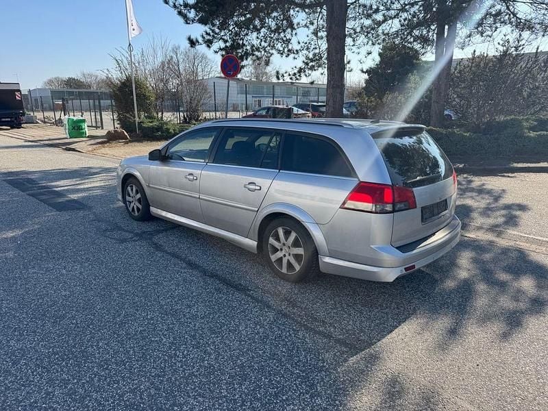 Gebraucht Opel Vectra Edition+ 155 PS (114 kW) 2008 Silber Limousine