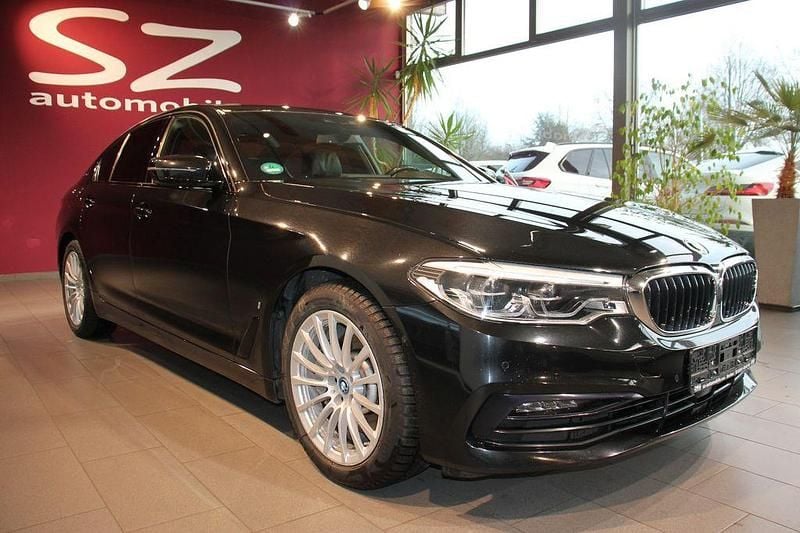 Black sapphire metallic Gebraucht 2018 BMW 530e Sport Line Limousine | 20.300 € (Fairer Preis) - Bild 1/4