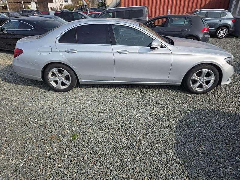 Gebraucht Mercedes E220 194 PS (142 kW) 2017 Iridiumsilber  metalliclack Limousine