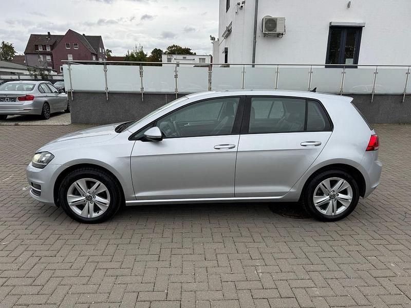 Silber Gebraucht 2016 VW Golf VII Comfortline Limousine | 15.900 € (Guter Preis) - Bild 1/4