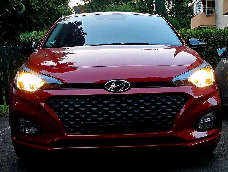 Gebraucht Hyundai i20 Active 84 PS (61 kW) 2020 Rot Kleinwagen