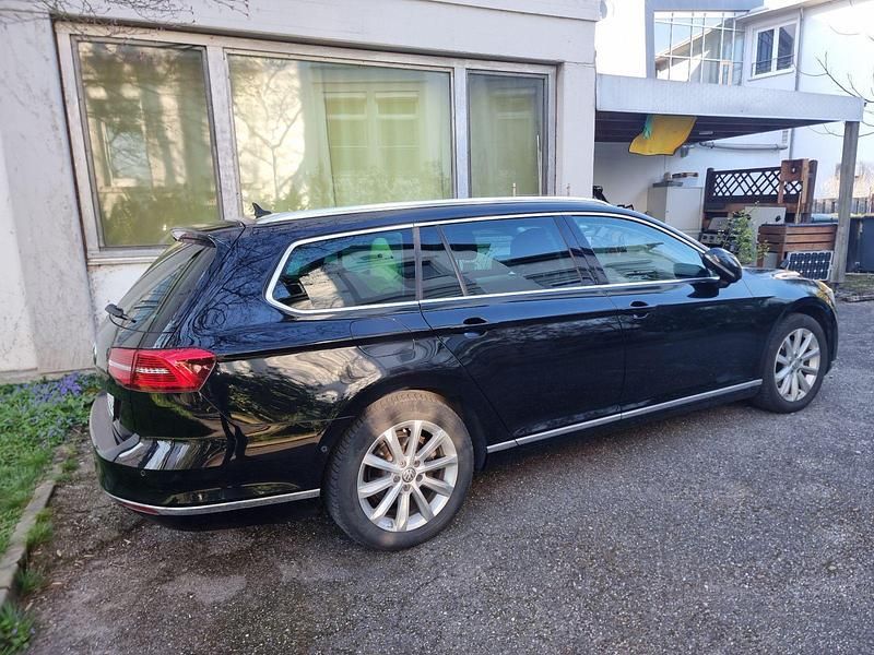 Gebraucht VW Passat Highline 190 PS (139 kW) 2015 Schwarz Kombi