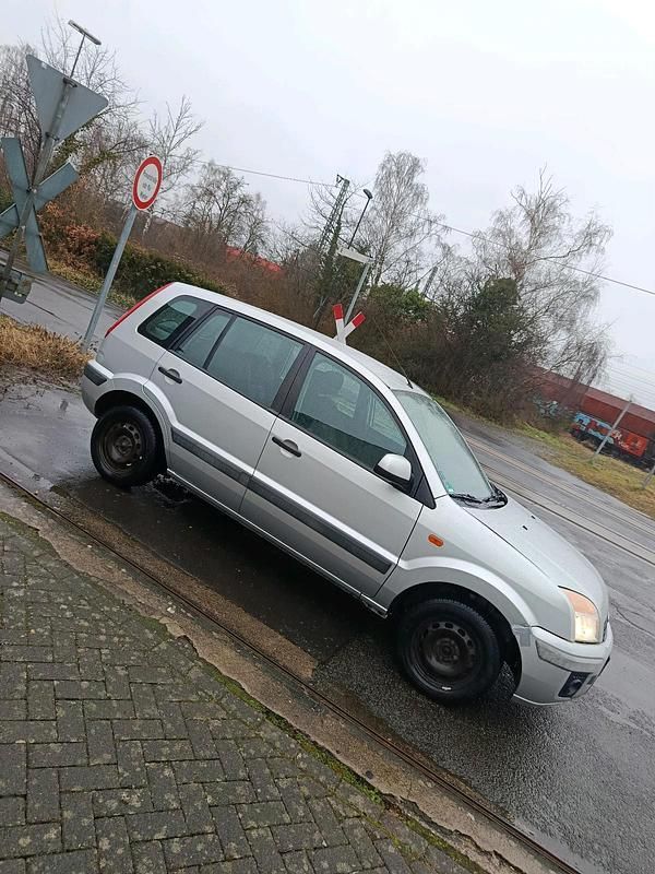 Gebraucht Ford Fusion 80 PS (58 kW) 2011 Silber Kleinwagen