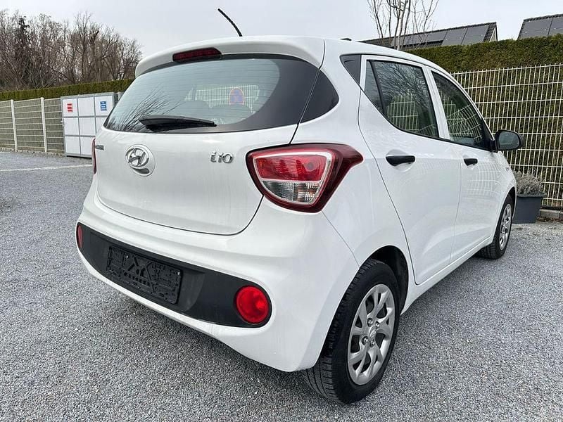 Gebraucht Hyundai i10 Select 67 PS (49 kW) 2018 Weiß Kleinwagen