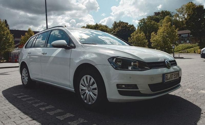 Weiß Gebraucht 2017 VW Golf VII Kombi | 7.900 € (Guter Preis) - Bild 1/4