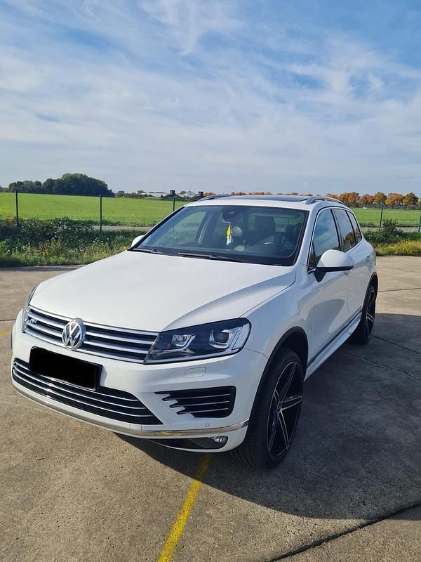 Weiß Gebraucht 2016 VW Touareg R-line SUV | 24.000 € (Fairer Preis) - Bild 1/4