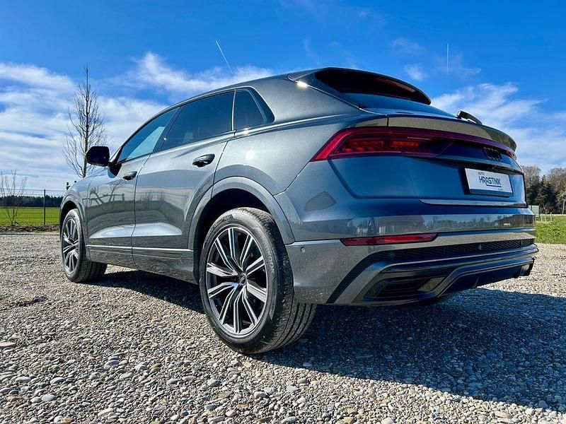 Gebraucht Audi Q8 S-Line 286 PS (210 kW) 2022 Grau SUV