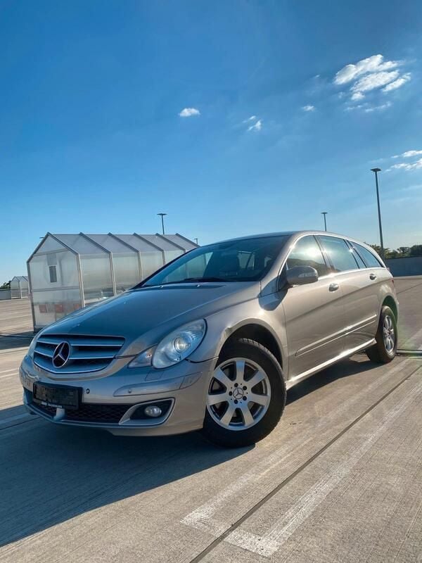 Grau Gebraucht 2006 Mercedes R320 Van / Kleinbus | 5.300 € - Bild 1/4