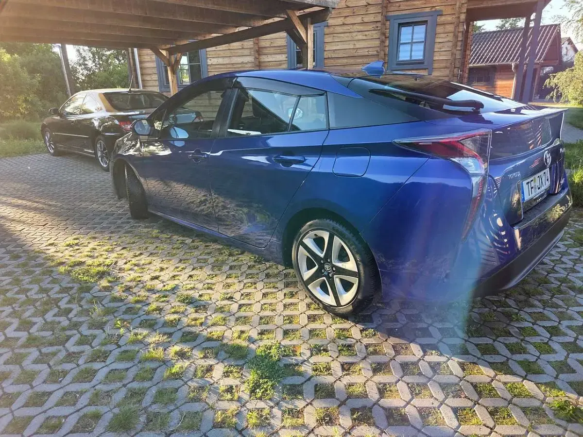 Gebraucht Toyota Prius Comfort 122 PS (89 kW) 2016 Blau Limousine