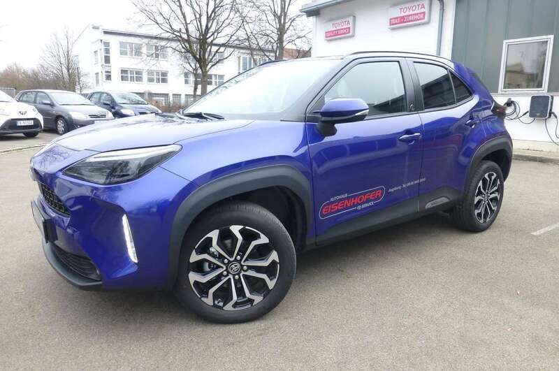 Blau Gebraucht 2024 Toyota Yaris Cross Team SUV | 29.970 € (Teuer) - Bild 1/4
