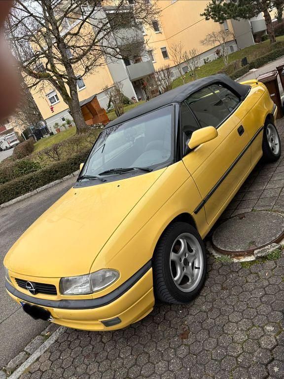 Gelb Gebraucht 1996 Opel Astra Cabriolet Edition Cabrio | 1.300 € - Bild 1/4