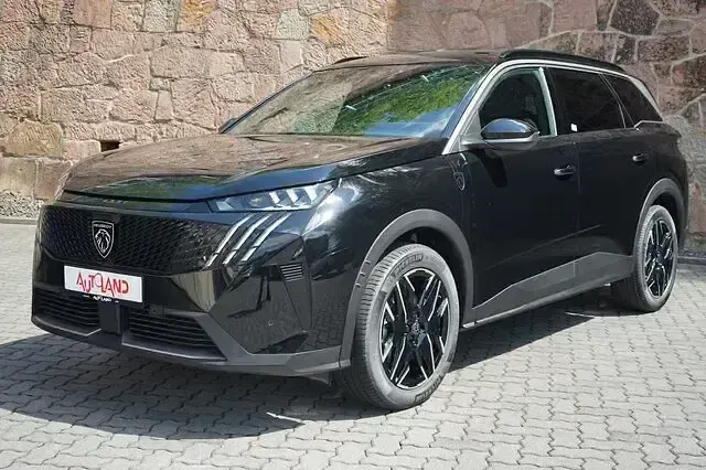 Neu Peugeot 5008 GTi 145 PS (106 kW) 2025 Grau SUV