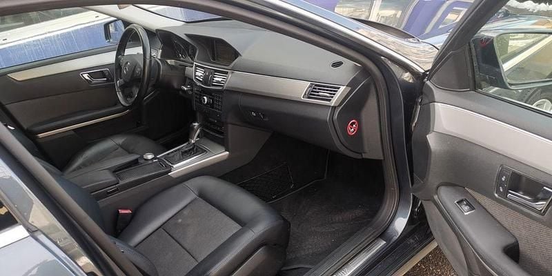 Gebraucht Mercedes E220 Avantgarde 170 PS (125 kW) 2012 Grau Kombi