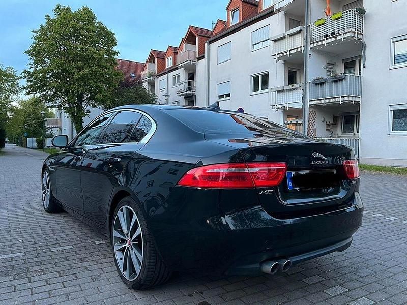 Gebraucht Jaguar XE Portfolio 180 PS (132 kW) 2015 Schwarz Limousine