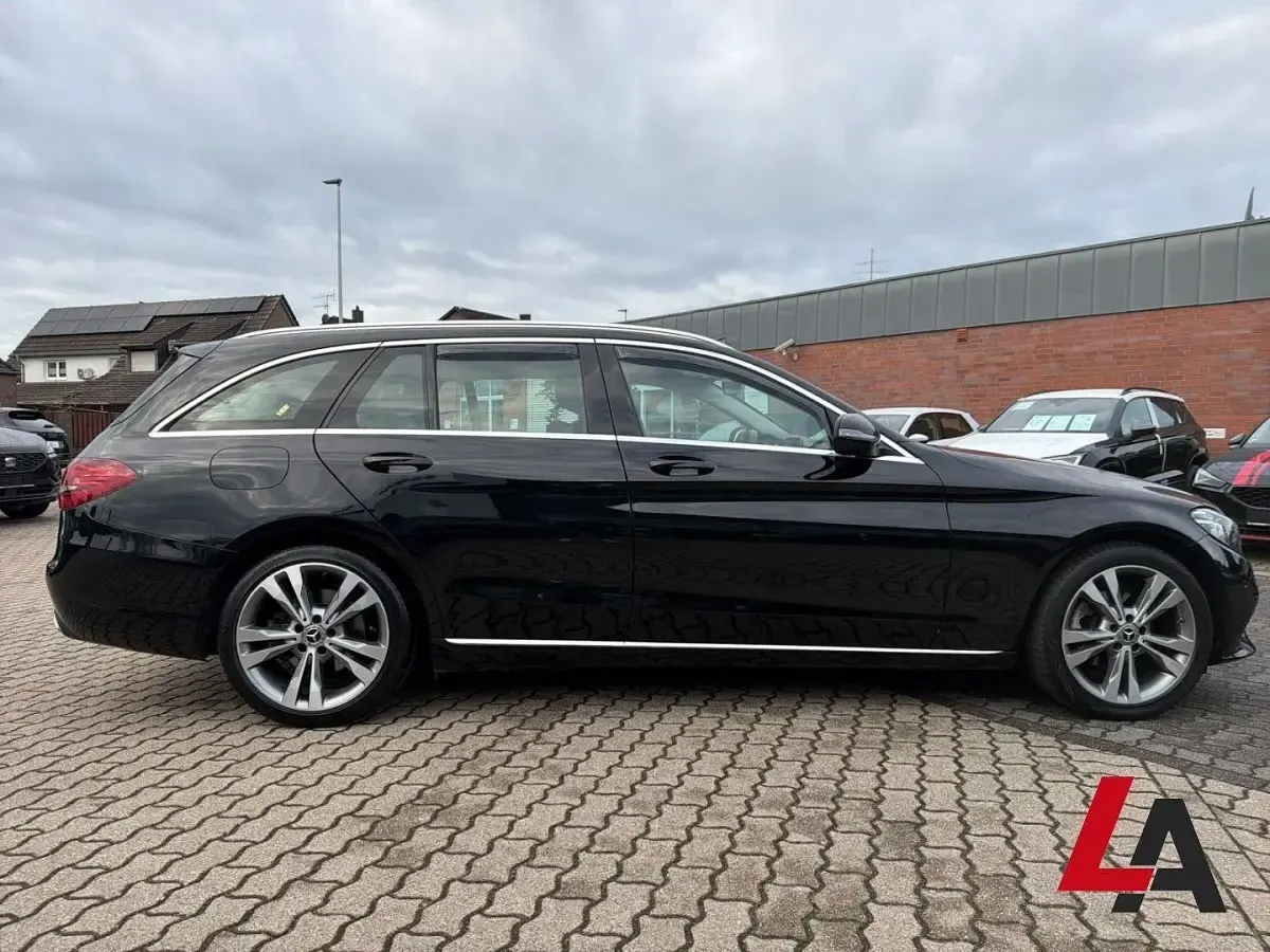 Gebraucht Mercedes C180 156 PS (114 kW) 2018 Schwarz Kombi