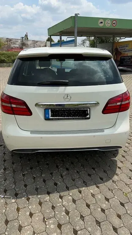 Gebraucht Mercedes B180 Style 122 PS (89 kW) 2017 Weiß Kleinwagen