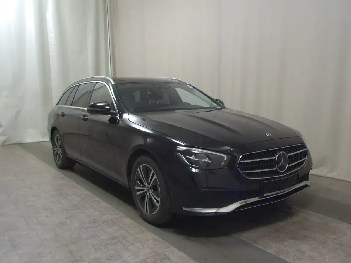 Gebraucht Mercedes E220 Avantgarde 220 PS (161 kW) 2023 Schwarz Kombi