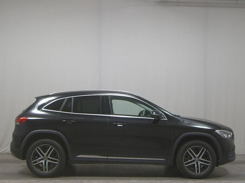 Schwarz Gebraucht 2021 Mercedes GLA200 Progressive SUV | 25.980 € (Guter Preis) - Bild 1/4