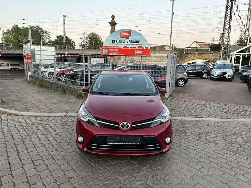 Rot Gebraucht 2017 Toyota Verso Edition-S Van / Kleinbus | 15.990 € (Fairer Preis) - Bild 1/4
