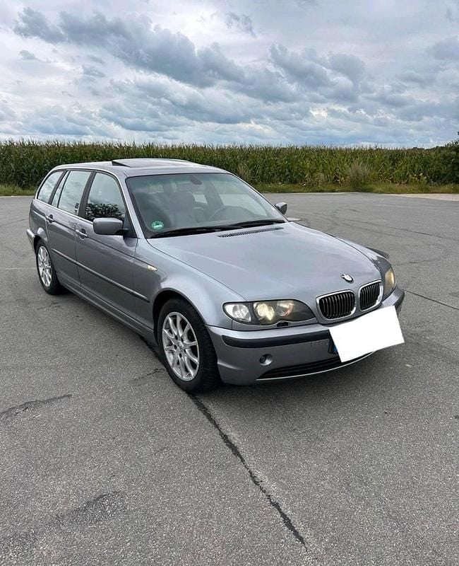 Grau Gebraucht 2004 BMW 320 Kombi | 1.300 € (Superpreis) - Bild 1/4