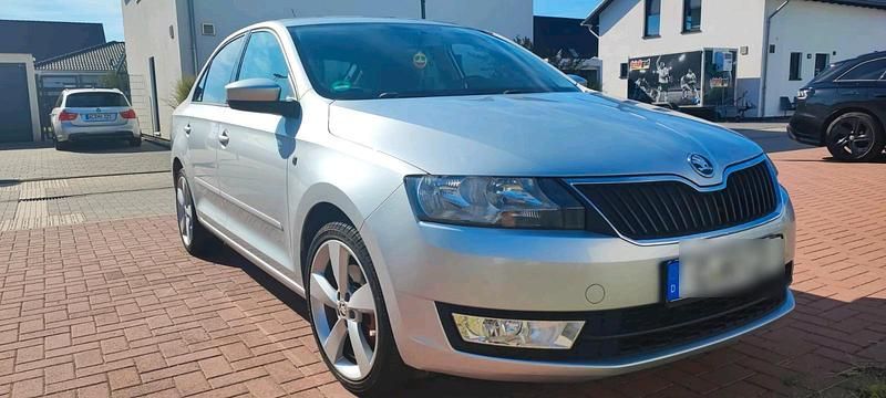 Silber Gebraucht 2012 Skoda Rapid Elegance Limousine | 5.500 € (Superpreis) - Bild 1/4