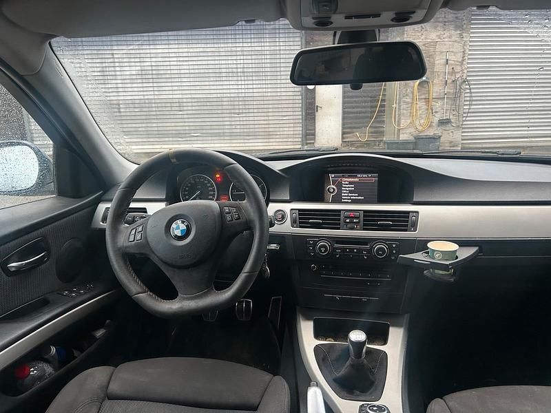 Gebraucht BMW 320 163 PS (119 kW) 2012 Grau Kombi