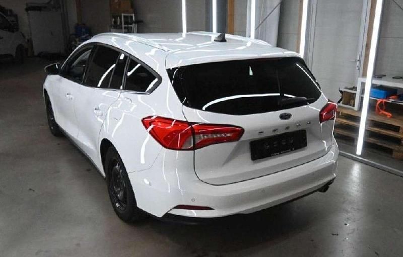 Gebraucht Ford Focus Cool & Connect 120 PS (88 kW) 2020 Frozen white Kombi