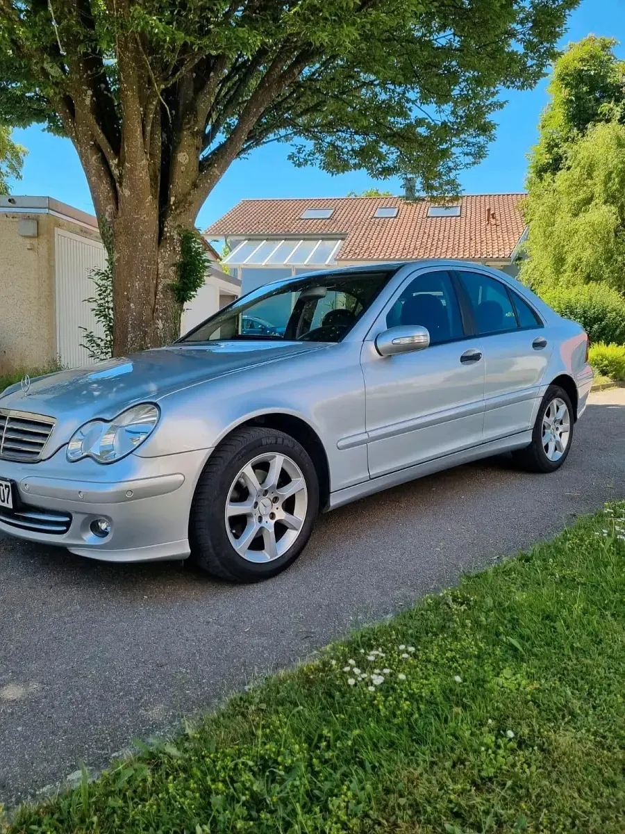 Gebraucht Mercedes C180 143 PS (105 kW) 2006 Silber Limousine