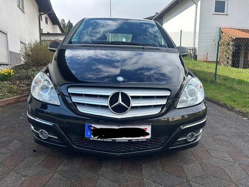 Gebraucht Mercedes B180 116 PS (85 kW) 2011 Schwarz Van / Kleinbus