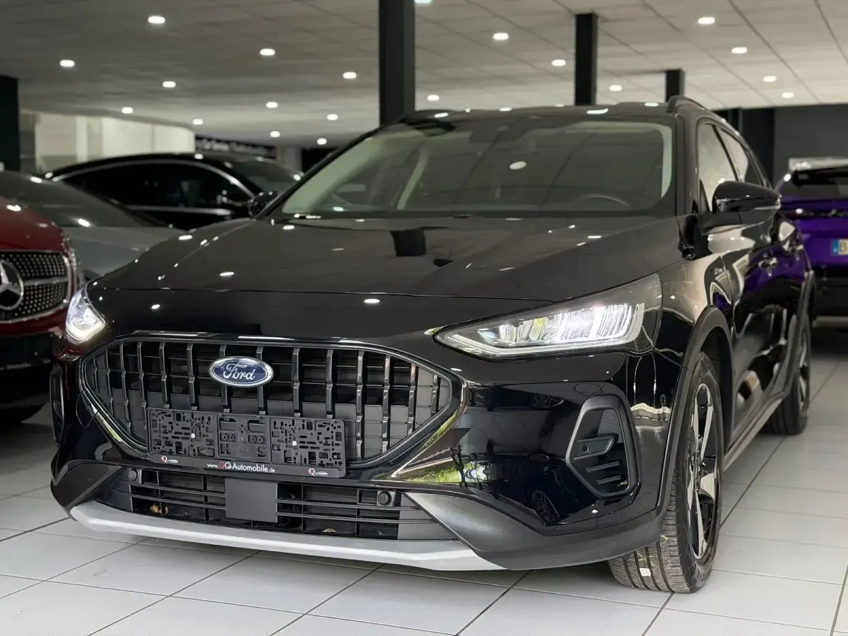 Gebraucht Ford Focus Active X 155 PS (114 kW) 2023 Schwarz Kombi