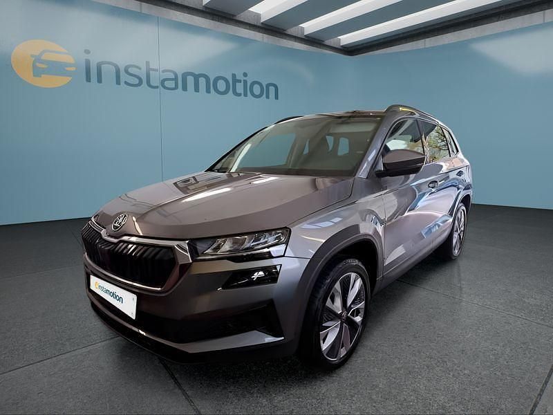 Grau Gebraucht 2022 Skoda Karoq SUV | 28.649 € (Fairer Preis) - Bild 1/4