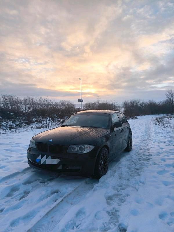 Gebraucht BMW 118 143 PS (105 kW) 2011 Schwarz Kleinwagen