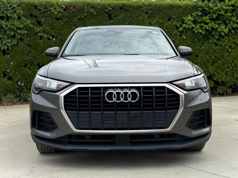 Gebraucht Audi Q3 Basis 150 PS (110 kW) 2019 Grau SUV