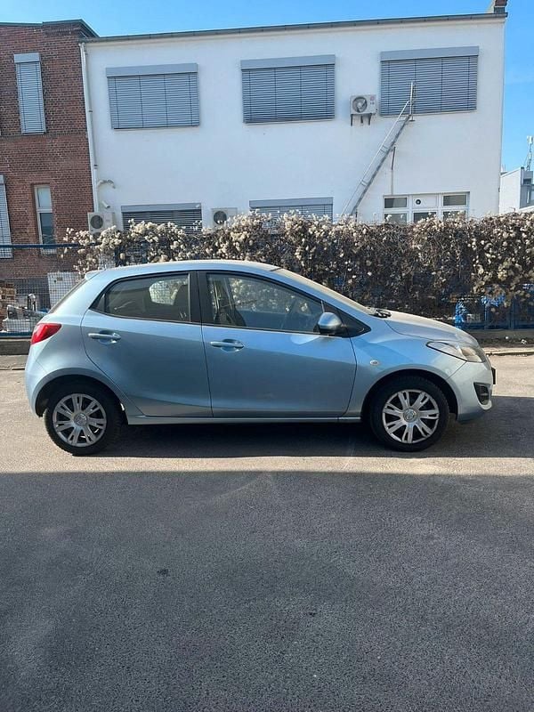 Second-hand Mazda 2 100 CP (73 kW) 2012 Albastru Hatchback