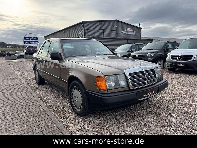 Gebraucht Mercedes E230 132 PS (97 kW) 1988 Braun Limousine