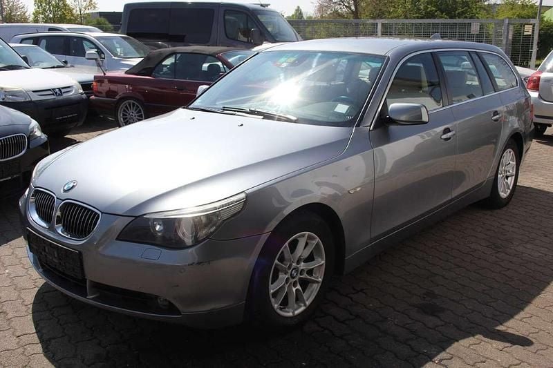 Gebraucht BMW 530 231 PS (169 kW) 2006 Silbergrau metallic Kombi
