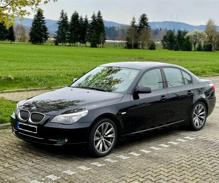 Second-hand BMW 525 197 CP (144 kW) 2008 Negru Berlinǎ