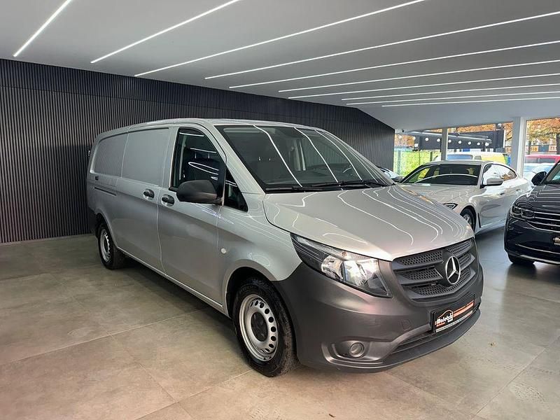 Silber Gebraucht 2021 Mercedes Vito Van / Kleinbus | 21.950 € (Superpreis) - Bild 1/4