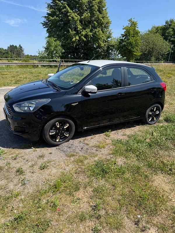 Schwarz Gebraucht 2017 Ford Ka Plus Kleinwagen | 8.200 € (Guter Preis) - Bild 1/4