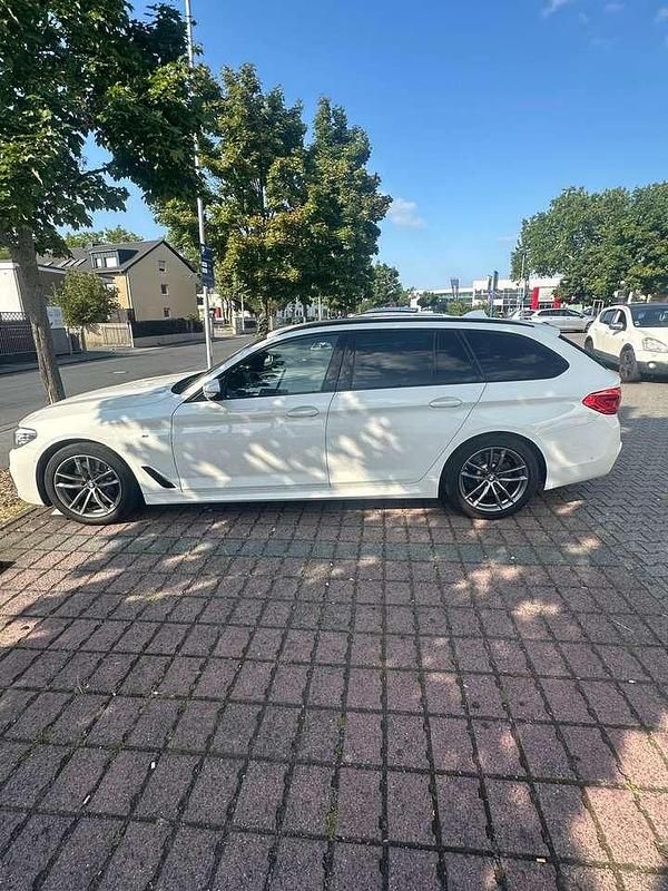 Weiß Gebraucht 2020 BMW 530 Sport Line Kombi | 31.185 € (Etwas zu teuer) - Bild 1/4