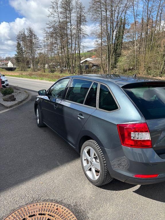 Gebraucht Skoda Rapid 105 PS (77 kW) 2014 Grau Kleinwagen