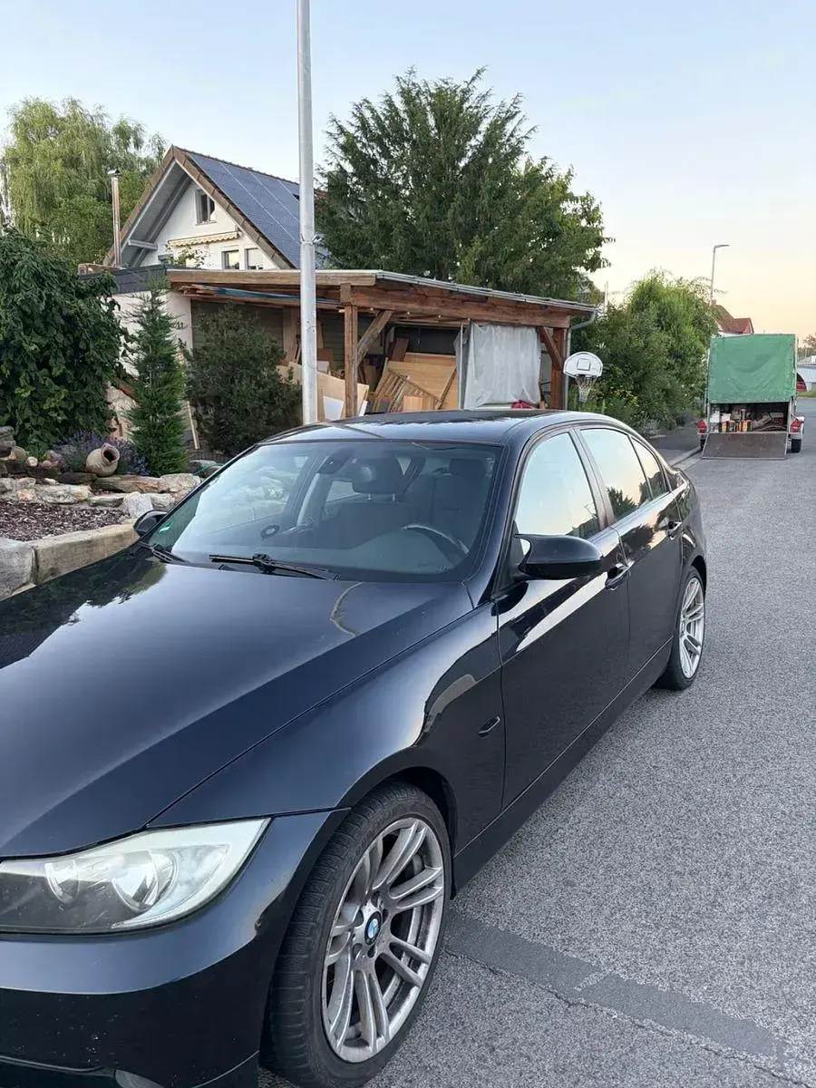 Gebraucht BMW 318 143 PS (105 kW) 2008 Blau Limousine