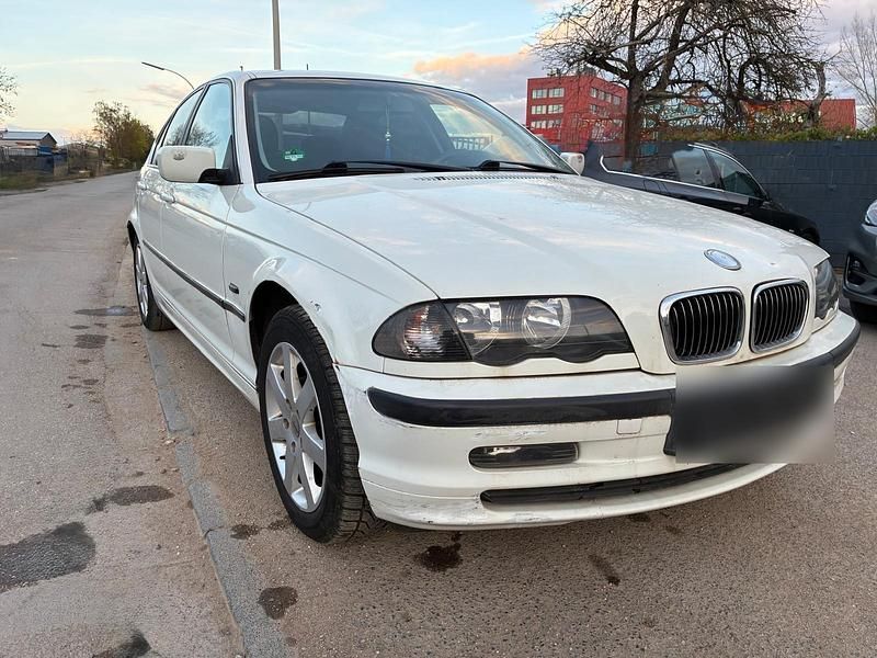 Gebraucht BMW 320 150 PS (110 kW) 2000 Weiß Limousine