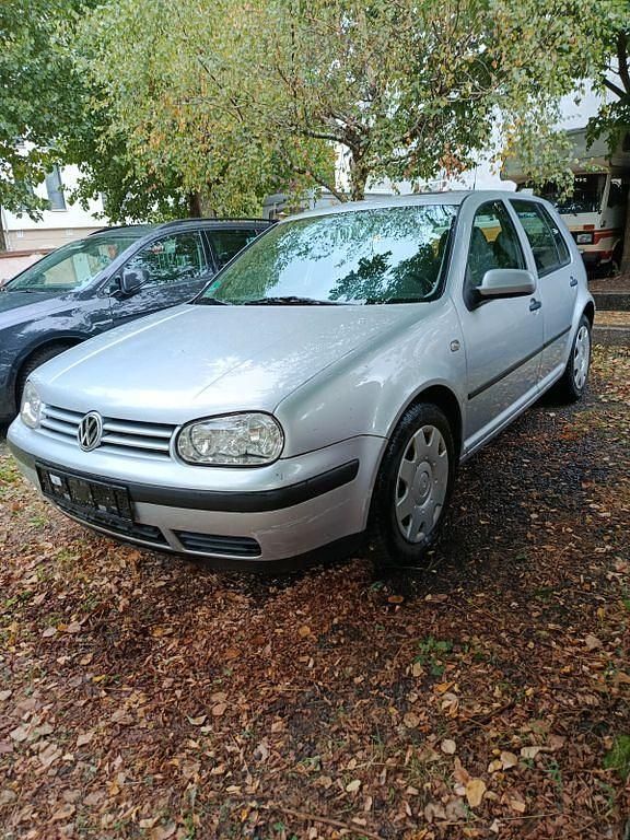 Silber Gebraucht 2000 VW Golf IV Basis Limousine | 1.450 € (Guter Preis) - Bild 1/4
