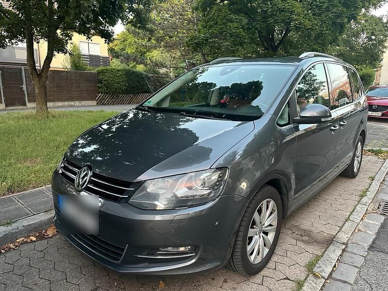 Grau Gebraucht 2012 VW Sharan Van / Kleinbus | 11.999 € (Fairer Preis) - Bild 1/4