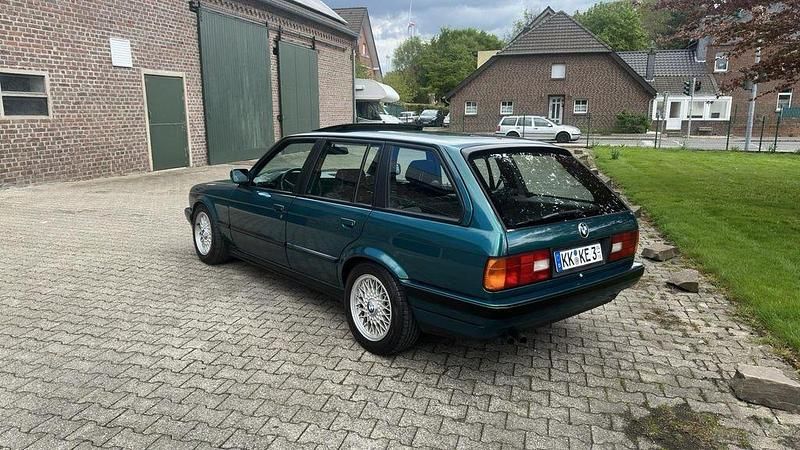Używany BMW 320 Performance 150 KM (110 kW) 1991 Zielony Sedan/Limuzyna
