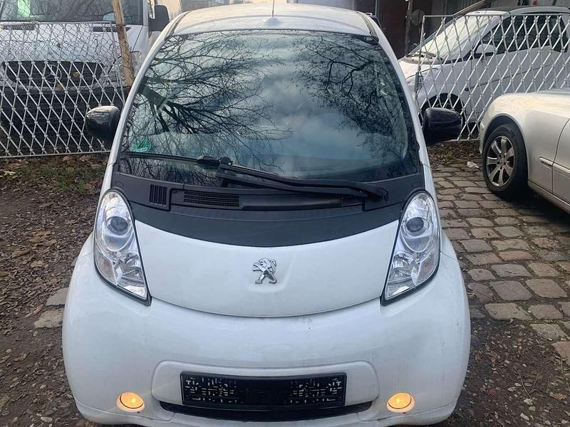 Weiß Gebraucht 2011 Peugeot iON Basis Kleinwagen | 4.999 € (Etwas zu teuer) - Bild 1/4